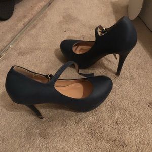 Gorgeous pair of dark blue strapped heels